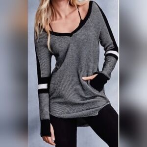 Victoria's Secret Double-V Tunic Sweater Black and White Colorblock Sz. XS